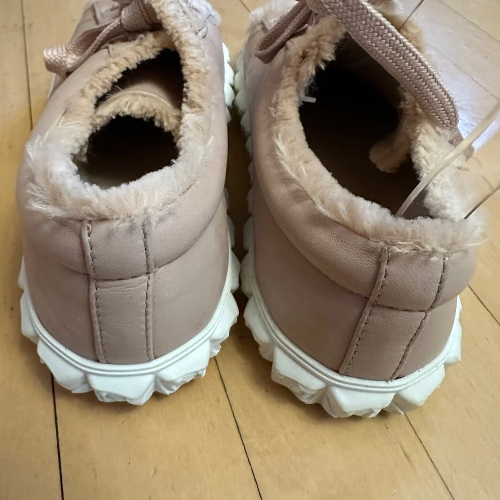 Like New Stuart Weitzman Blush beige Sneakers,7.5, CB2381 - Picture 6 of 7